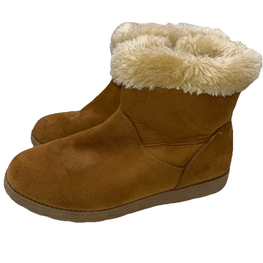 Girls suede, faux fur lined ankle boots, Size 5, Cat & Jack‎